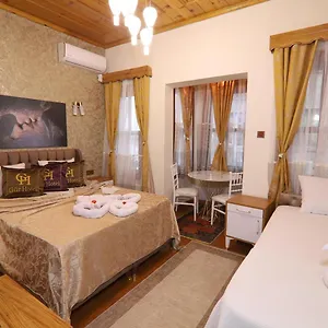 Отель Guer Royal Apartments